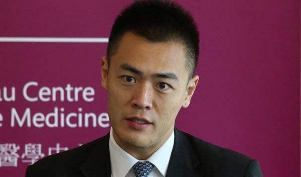 刘鸣炜|刘銮雄长子刘鸣炜，小10岁女友出身平凡，不介意当3个孩子后妈？