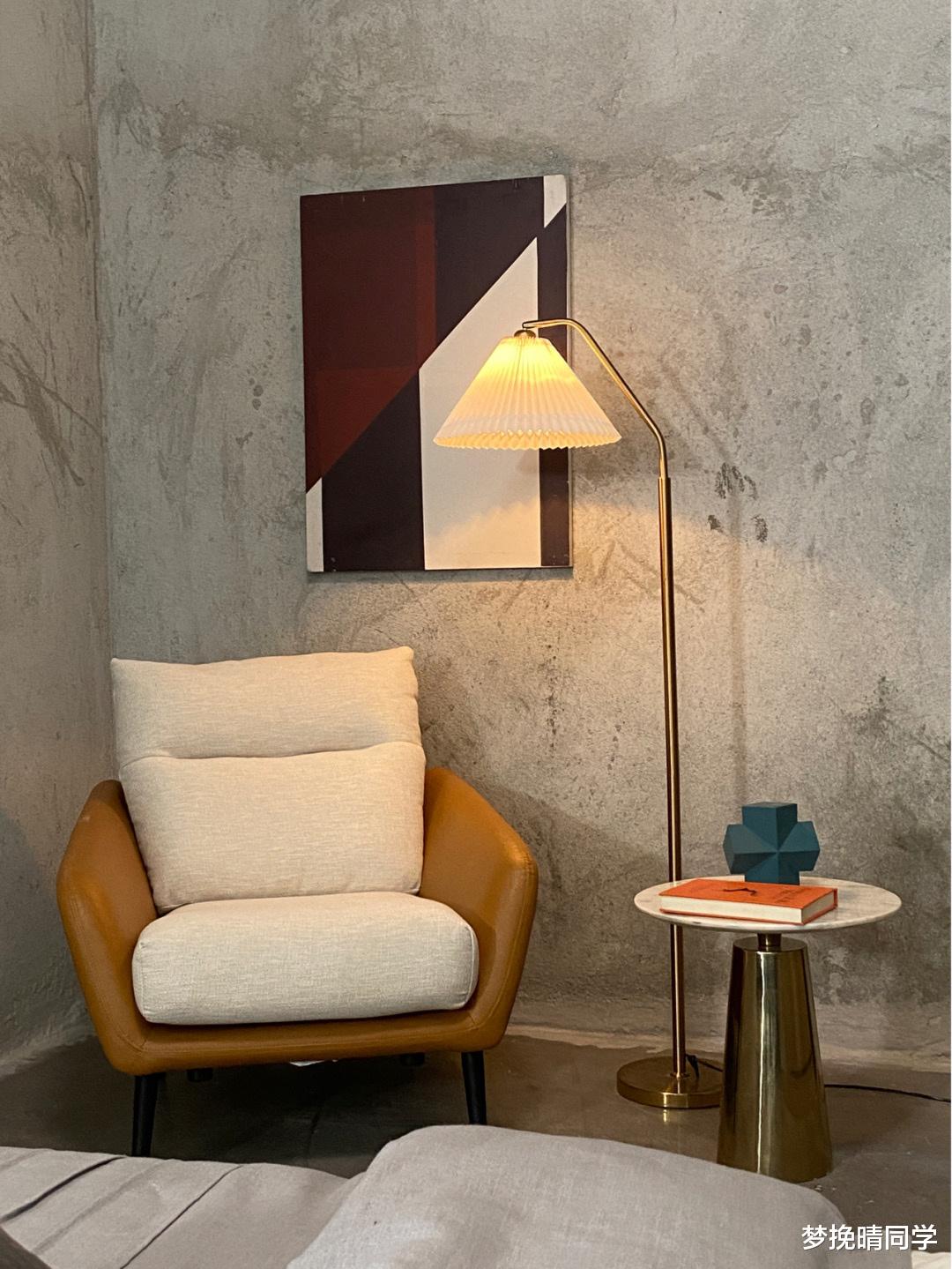 毛胚房直接布置软装,没想到也可以这么美,水泥地面油光亮亮好看