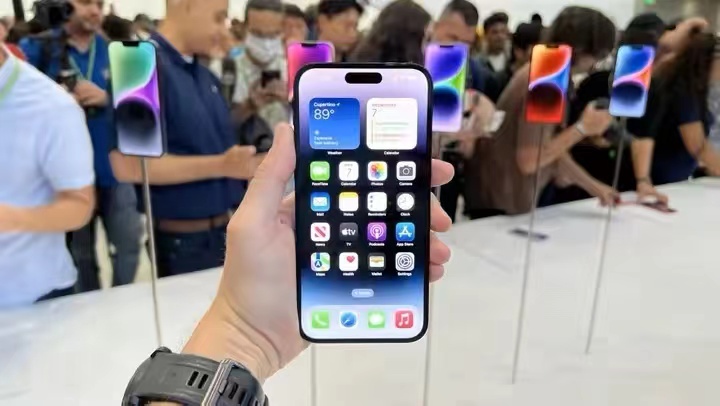 安卓|安卓看了眼红，iPhone14 Pro灵动岛火爆原因分析，网友评价亮了