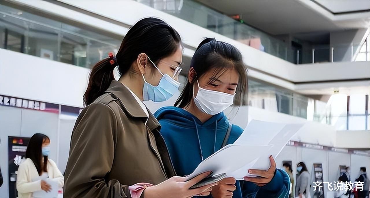 大学生|2022毕业生就业难度大？大学生直呼太残酷，卷得欲哭无泪