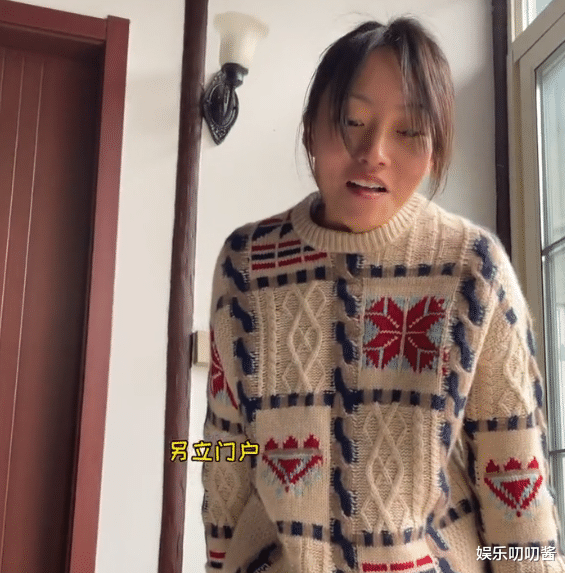 邵雨轩|疯产姐妹要单飞?邵雨轩穿“破棉拖”否认,“殷勤”给张小花做饭