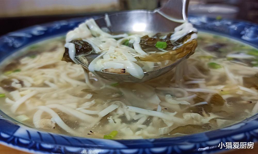 冬天来一碗豆腐羹，滑嫩爽口，味道鲜美，吃完浑身暖和，特别舒服