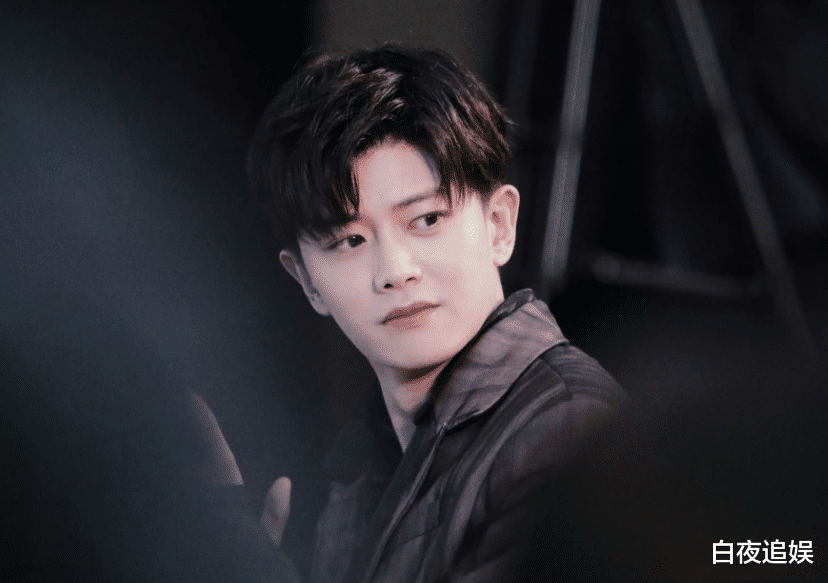 任嘉伦|任嘉伦现实中状态如何？超市拍戏被偶遇，32岁无修图让人看愣