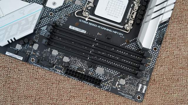 索尼|特效拉满，打造一台能在4K分辨率下畅玩老头环的黑白配色主机