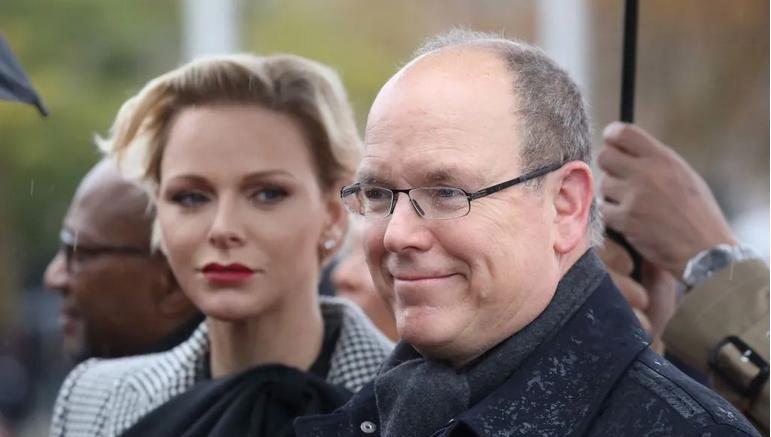 夏琳|出席活动的夏琳王妃唯美极了,眼神总露着一股让人难以靠近的悲凉