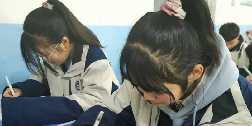 护肤 初中生不良发型大全，“冒充鲶鱼型”不被允许，女生有苦说不出