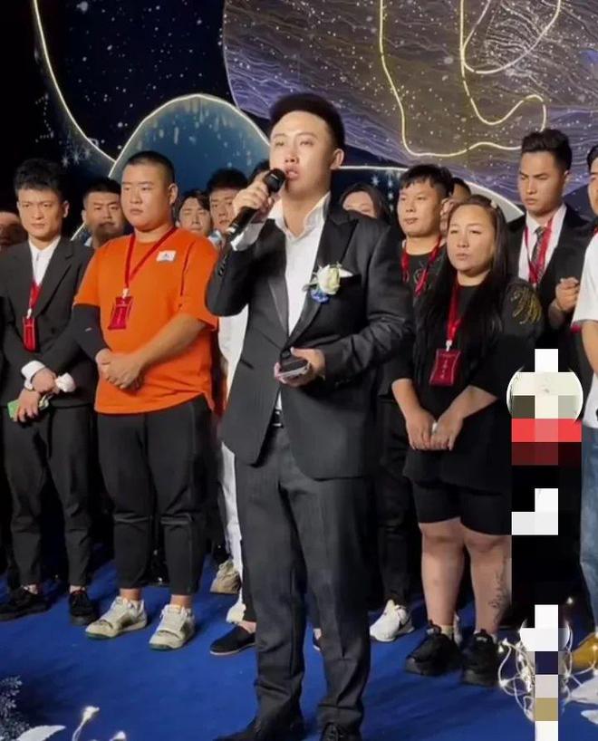 女孩|赵本山女儿徒弟：愿意出1000万帮唐山女孩打官司，千万不要妥协！