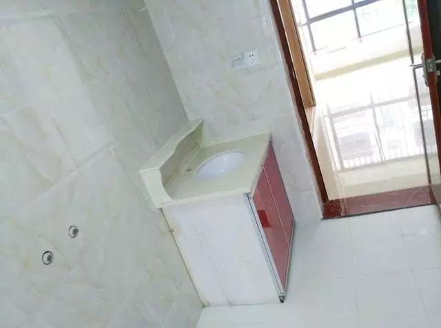 我家新房装好了,老婆一手包办的,家具还没上齐,通风几个月后就入住!