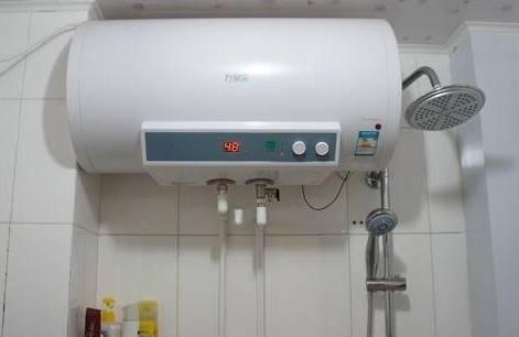 卫生间别再装电热水器了！如今都流行用这种替代，省电又不占空间