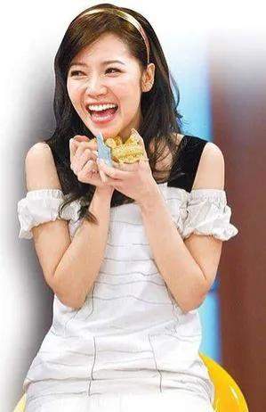 侯佩岑|“贞女”侯佩岑:周杰伦唯一承认的前女友,33岁以完璧之身嫁富豪