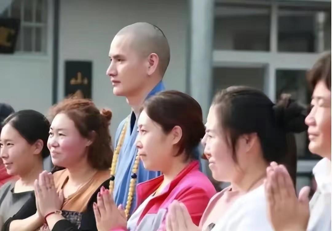 “最帅和尚”金汉杰,辞掉公务员出家,被女富豪用400万豪车求婚