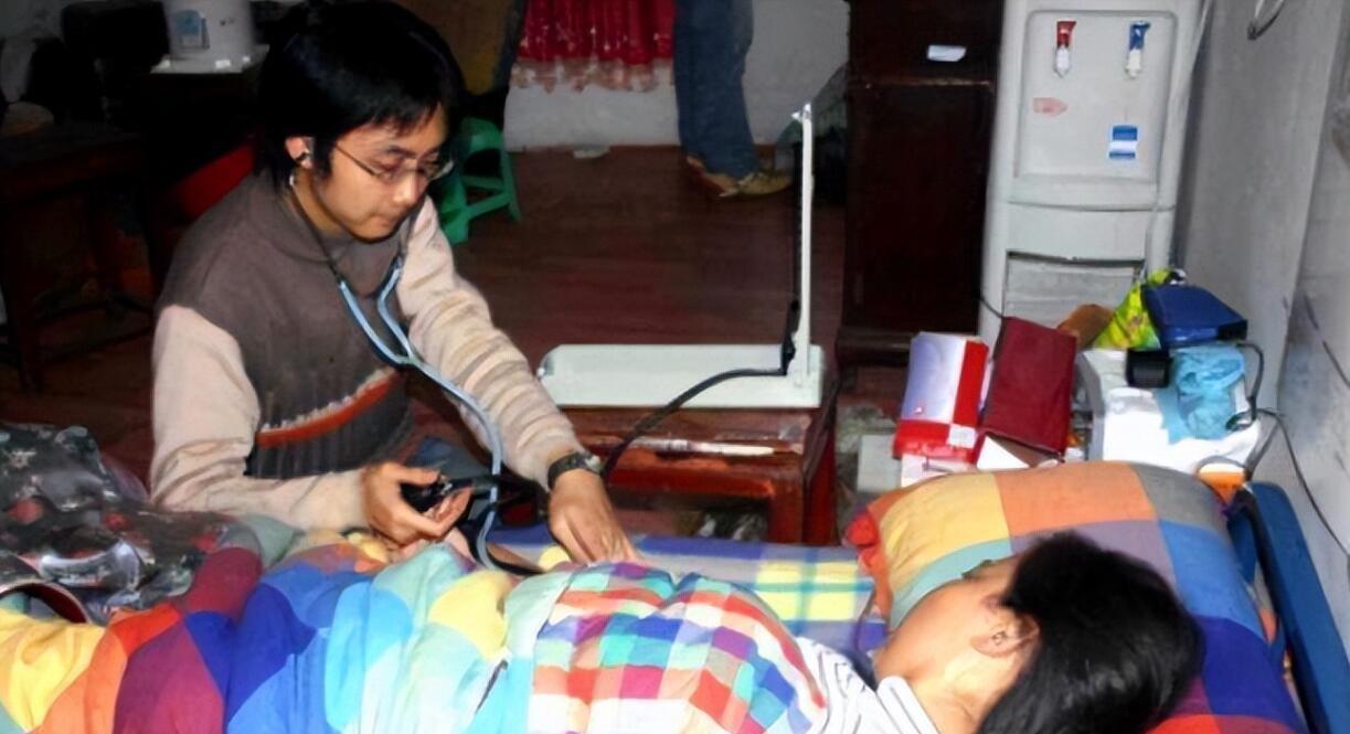 刘婷|17年前，刘霆背母上学感动中国，29岁变性为刘婷，如今怎么样了？