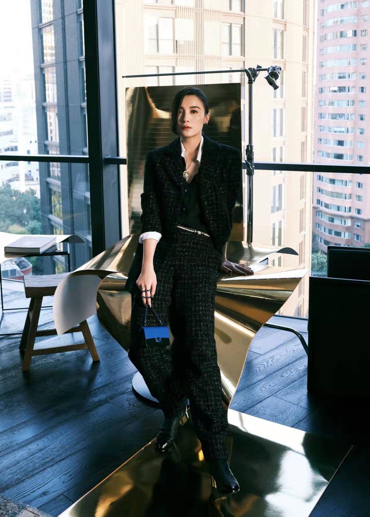 宋佳|宋佳职场风造型太开挂，基础款穿出OL气质，真是“时尚女魔头”