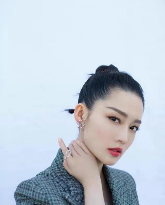 高马尾 不管你颜值多高,扎马尾是都别犯这这3个“错误”,看着像村花