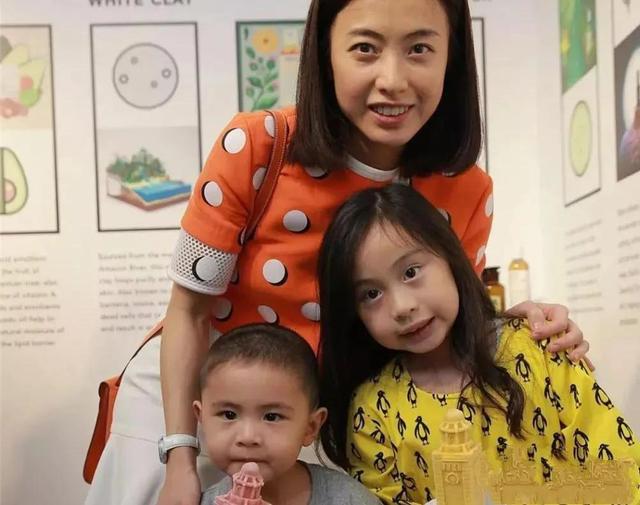 甘比|甘比疑骄傲,情人节只晒婚生女礼物,刘秀儿会投其所好被赞情商高