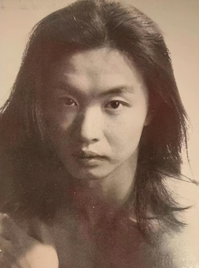 汤加丽|演员汤加丽：当人体模特，跟丈夫离婚，被父母嫌弃，现46岁还单身