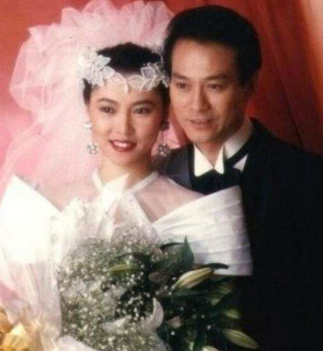 iu|郑欣宜今年将继承巨额遗产，发文悼念母亲，疑对父亲离开仍不认可