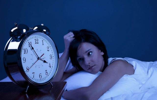失眠|总在半夜三、四点醒来,而且很难睡回去,可能是“它”在捣乱