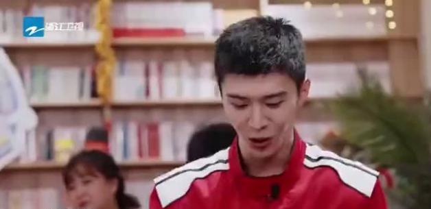 吴彤|吴彤终于赔了范丞丞被坐碎的手机，知名制片人竟然抄袭韩国综艺？