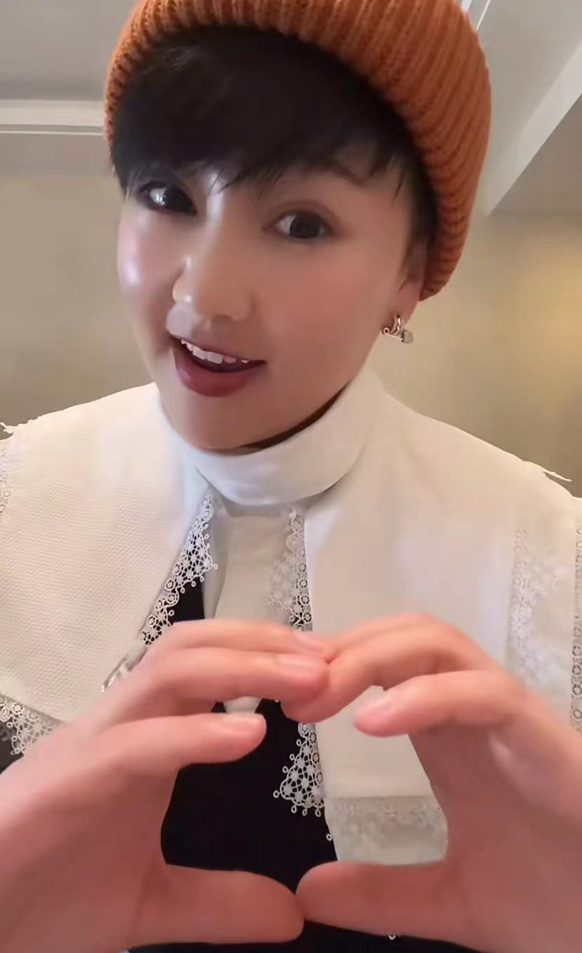 杨树林|胖丫出狱后和杨树林首同框，女方暴瘦变化大，老公跷二郎腿似大爷