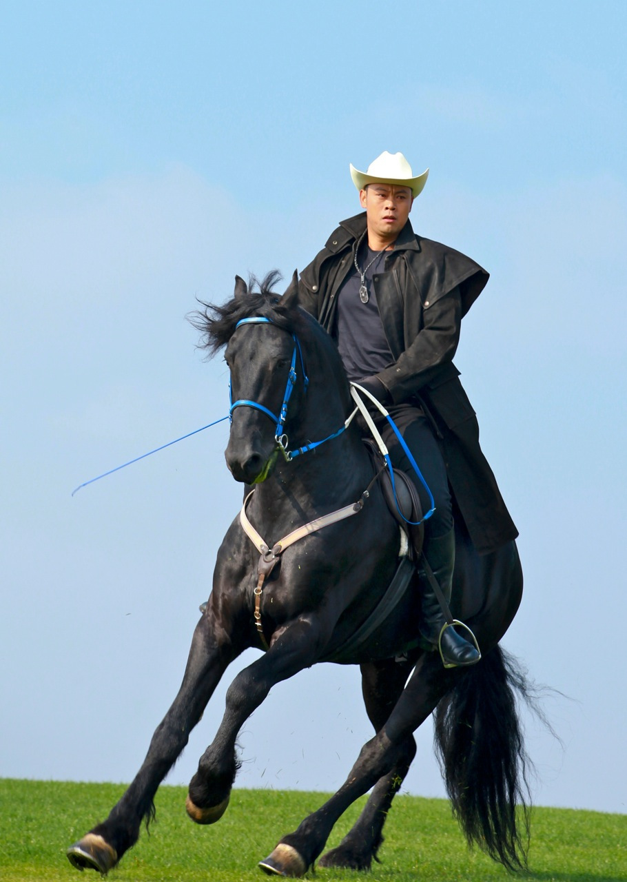 晋松|曾是国家运动员,进入娱乐圈凭“阳刚气”爆火,成名后娶美艳娇妻