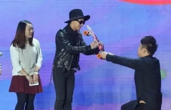 李维嘉|《向往5》重播，李维嘉被打码，《快本》停播后快乐家族境况各异