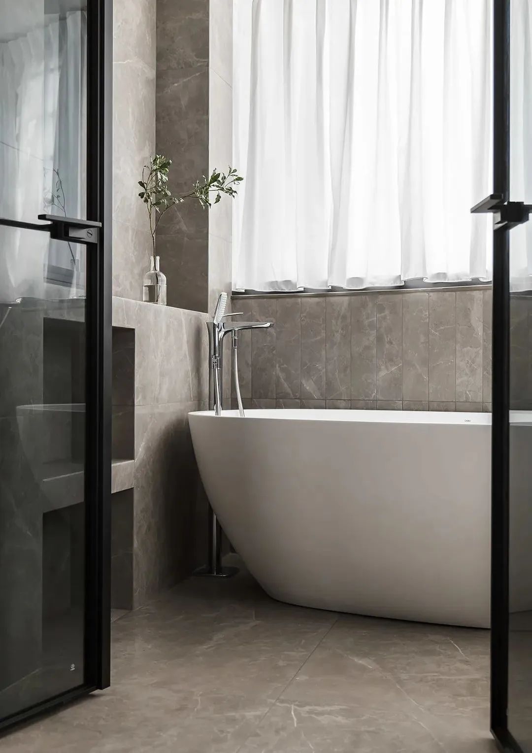 150㎡灰色极简主义,微水泥与木质的完美搭配!