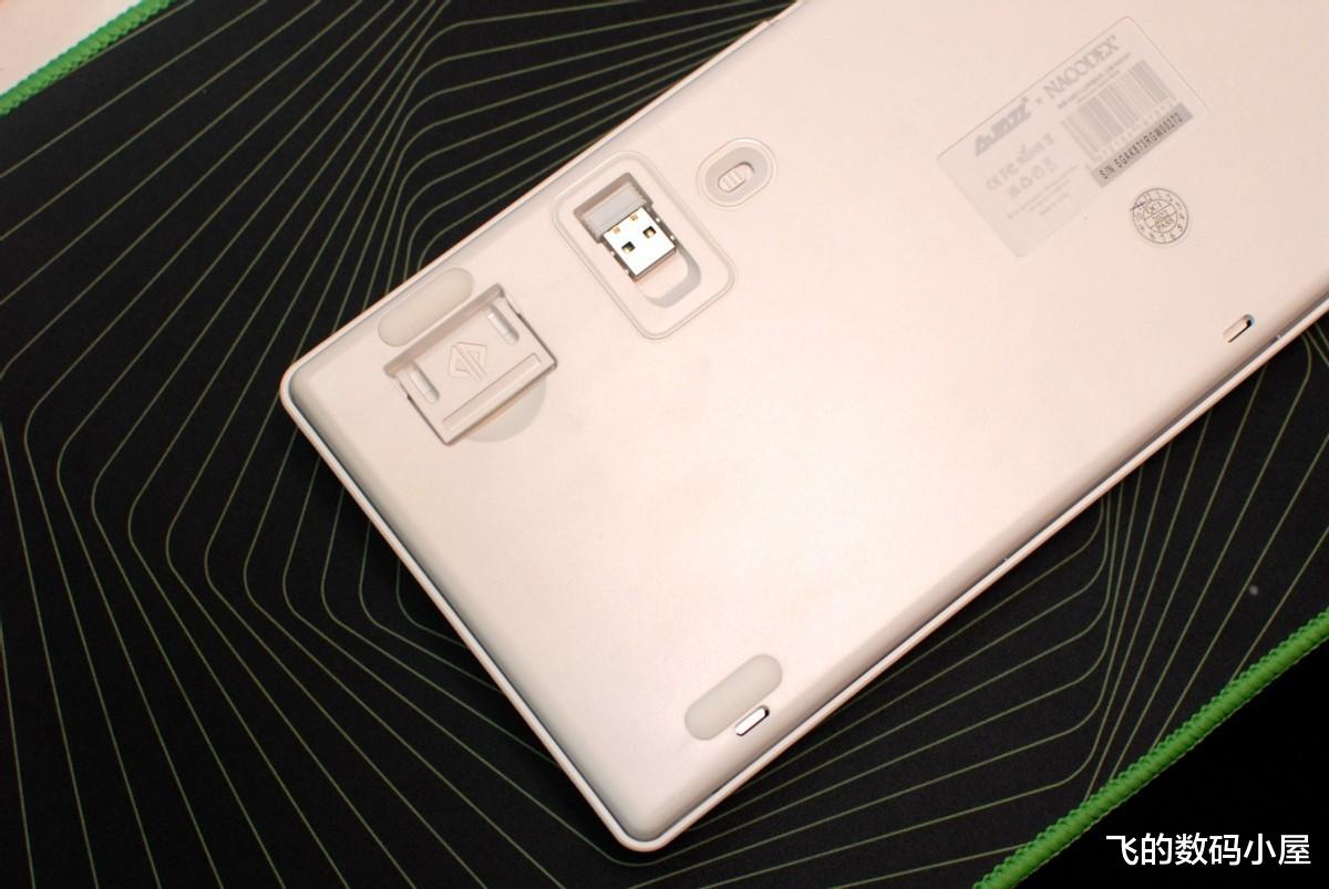 显卡|颜值小清新的客制化机械键盘，网友：爱了，爱了