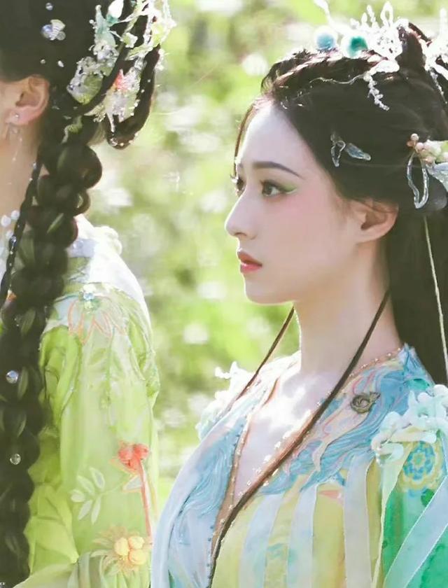 狐妖小红娘|《狐妖小红娘》胡连馨涂山容容造型：没有齐刘海，没有眯眯眼！