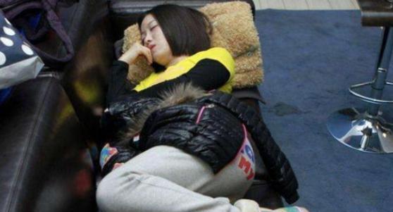 姚贝娜|姚贝娜:33岁遗憾离世,无私捐献了眼角膜,为何拒绝做化疗?