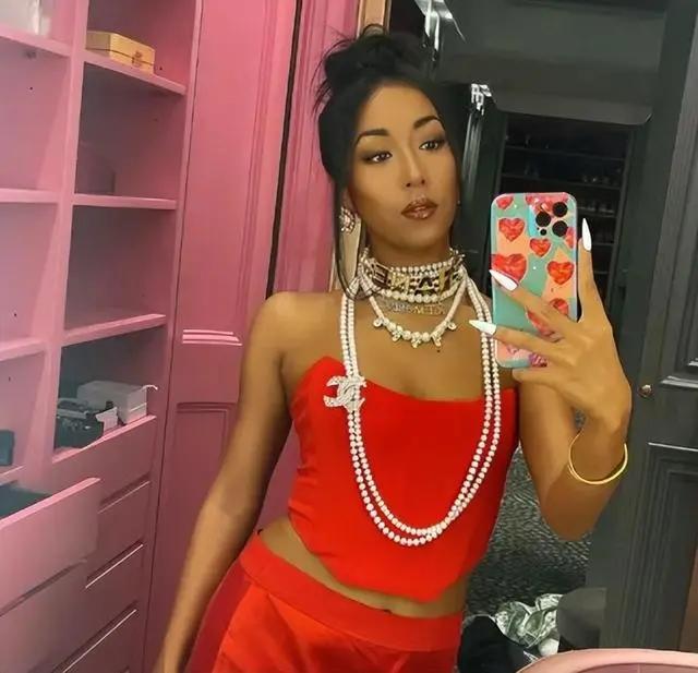 吉克隽逸|“黑美人”吉克隽逸人设崩塌,网友:咎由自取,怨不了别人