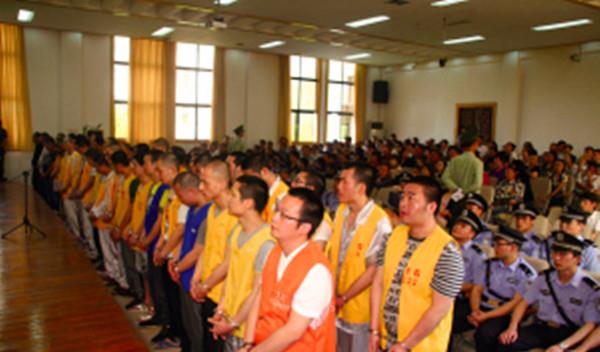 浙江“国际帮”覆灭记:辍学继承父亲生意,与混混组成非法组织