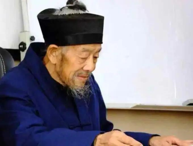 医学|84岁武当道医祝华英，为何将隐秘千年的道医秘术，传给了外国人？