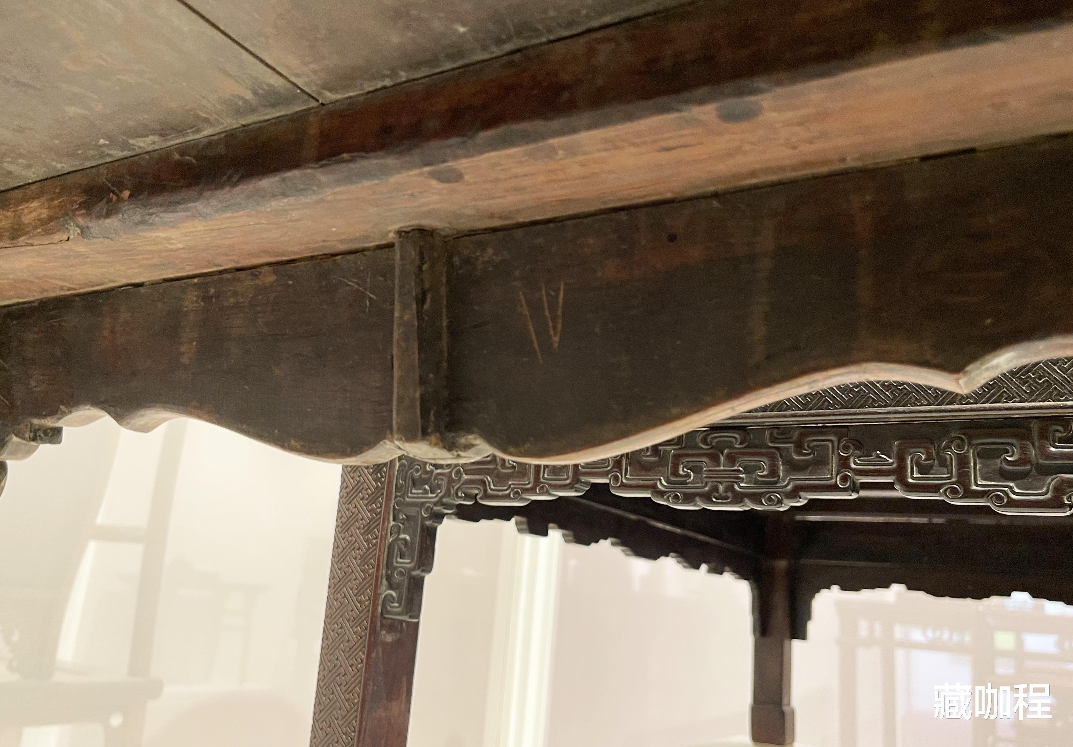 |束腰托腮牙条一木，您可见过假三上黄花梨家具？