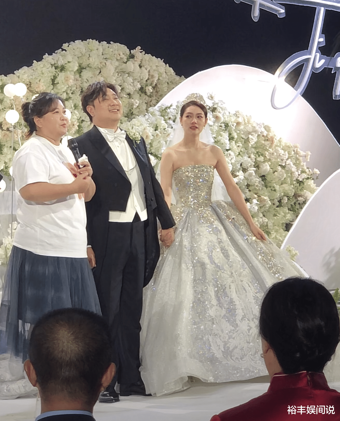 贾玲|恭喜！31岁知名艺人张泰维大婚，“舞台CP”贾玲亲自现身送祝福