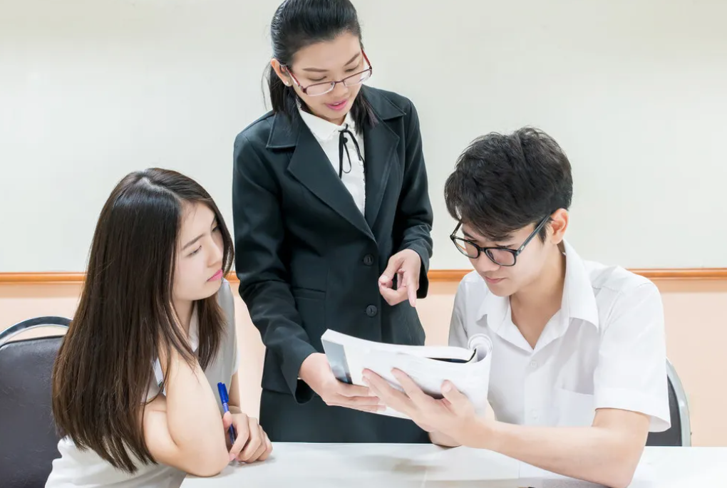 招聘|特斯拉上海招聘, 写明福利待遇加班工资, 超九成民企, 引求职者热捧