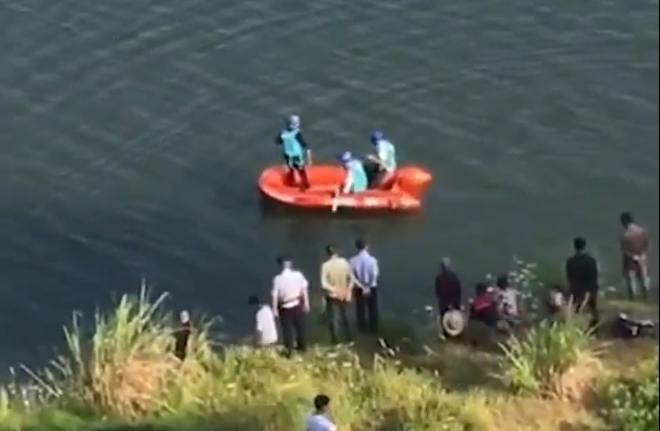 痛心!四川一女中学生坠河溺亡,搜救现场曝光