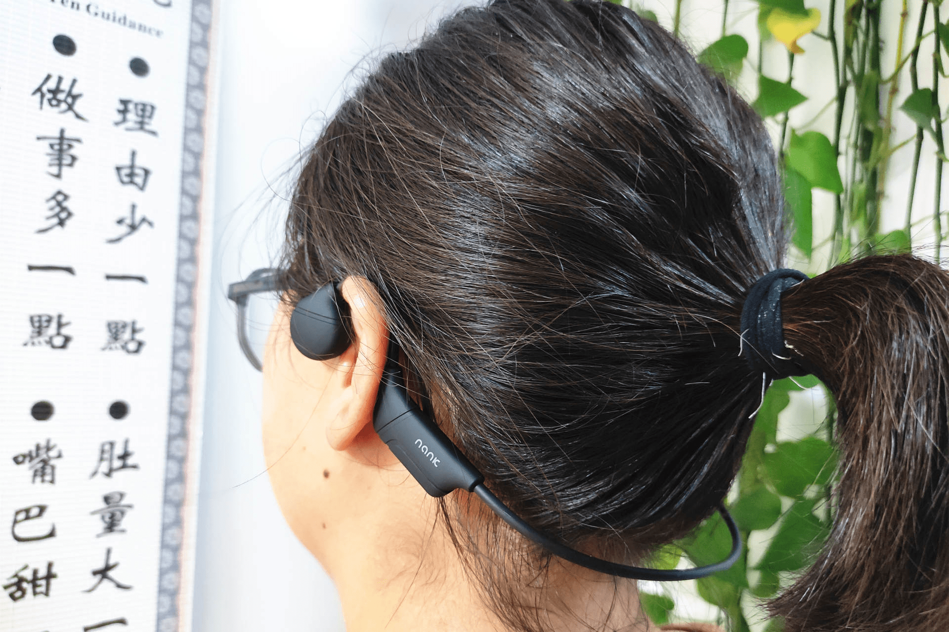 骨传导耳机|骨传导蓝牙耳机怎么样？听说不用塞在耳朵里