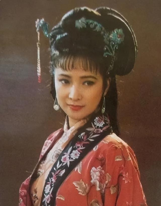 何晴|何晴：给了刘威青春，给了许亚军孩子，为何转身嫁给大9岁的廖京生