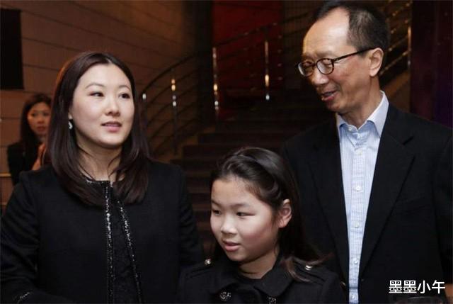 伏明霞|跳水女皇伏明霞近况：70岁丈夫当上董事长，19岁女儿亭亭玉立