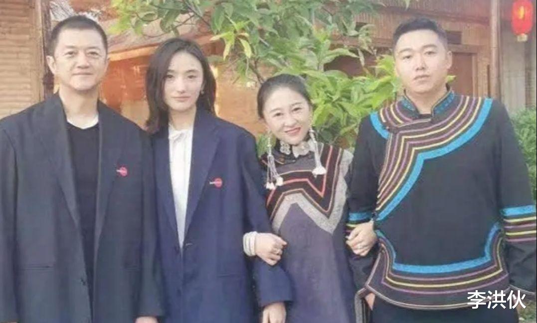 预告片|李亚鹏陪海哈金喜做产检,女方孕肚明显,此前被曝出拍摄婚纱照