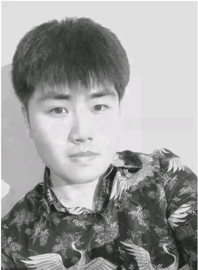 山东泰安,一女子正遭到男子刘某的殴打。男子小崔路过遇到,就上前进行劝阻,谁知竟遭到刘某的记恨