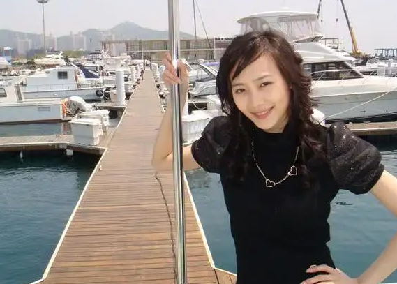 曲栅栅|男友被拘留曲栅栅不离不弃，释放后结婚成为家里的顶梁柱