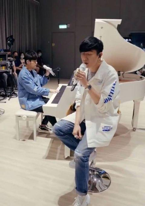 |周杰伦回应林俊杰喜欢《还在流浪》：哎呦等你cover