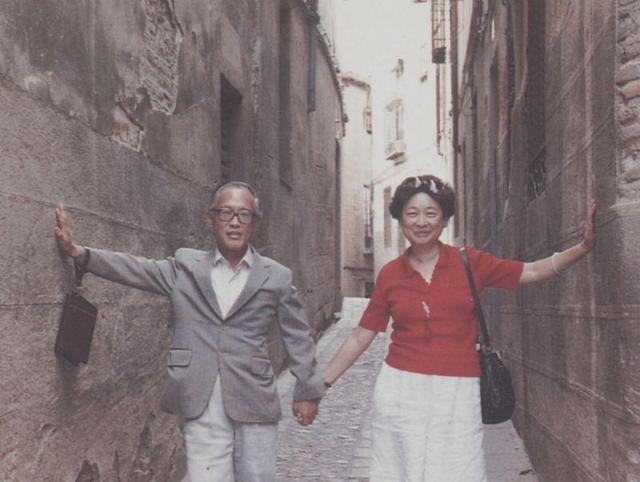 颖儿|余光中爱上14岁表妹,不顾父母反对娶回家,7年生5子,携手61年