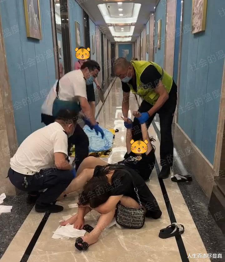 女孩在酒店喝酒谈生意被灌醉,倒在地上不省人事,客户趁乱溜之大吉