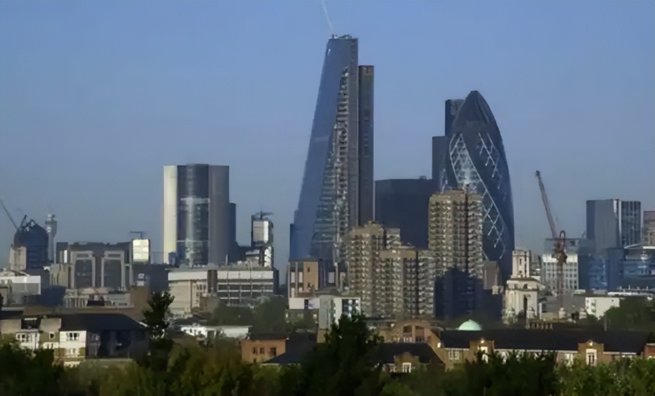 花18亿伦敦买房，再花18亿装修，“重庆李嘉诚”张松桥投资记