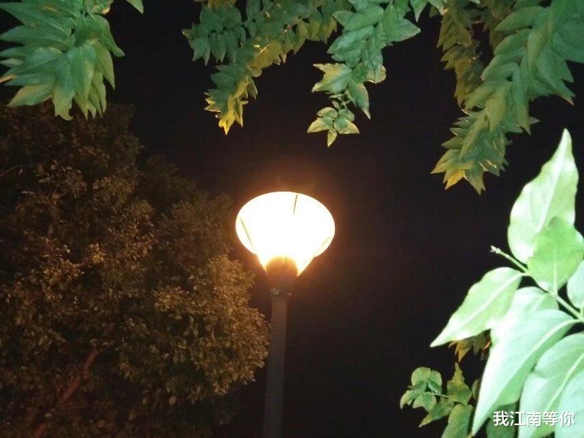21岁伴游女,因为晚上不能让客户满足,被客户暴打