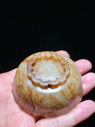 和田玉籽料|明永乐 和田玉籽料 沁色 莲瓣纹 玉碗