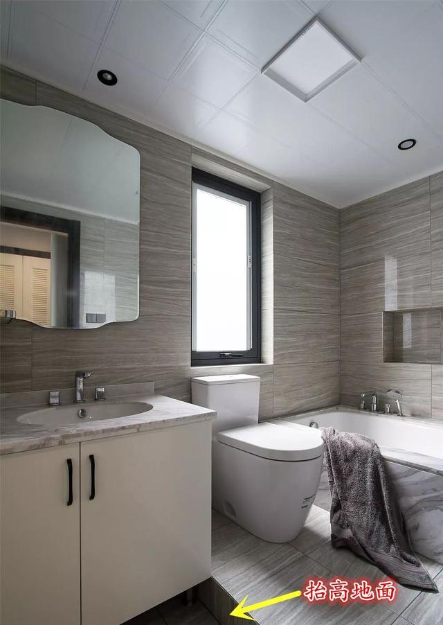 卫生间装楼梯转角,上下楼必经过,业主太难了!开发商:常规操作